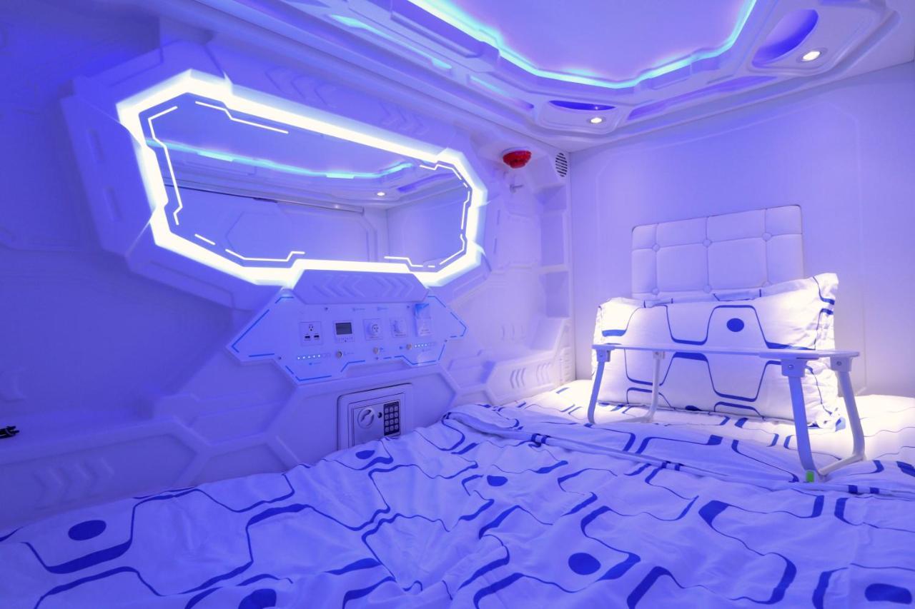 Jc Space Capsule Hotel Kuah Esterno foto