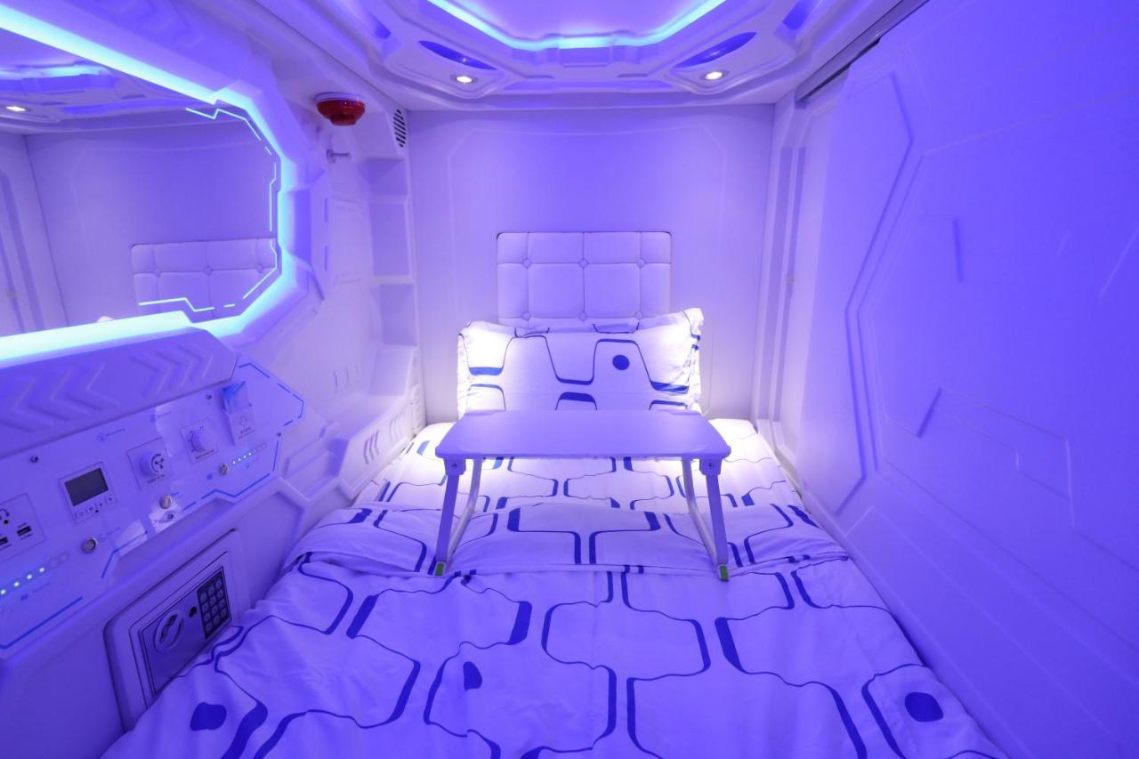 Jc Space Capsule Hotel Kuah Esterno foto