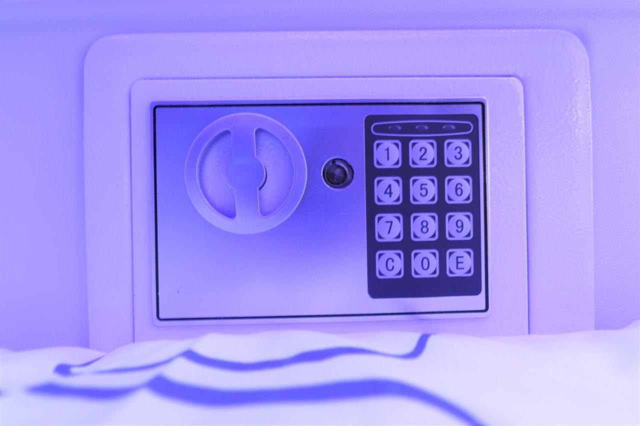 Jc Space Capsule Hotel Kuah Esterno foto