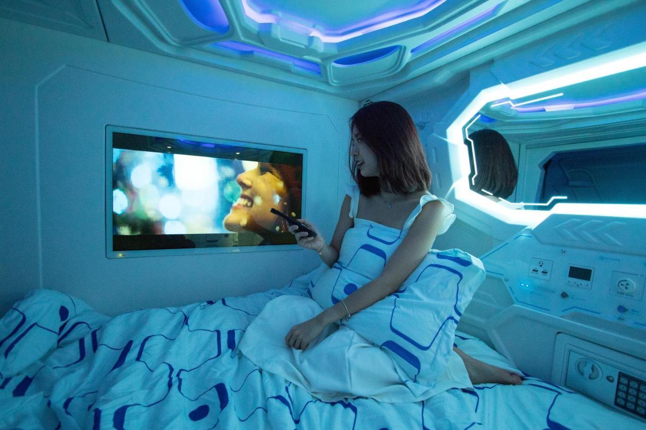 Jc Space Capsule Hotel Kuah Esterno foto