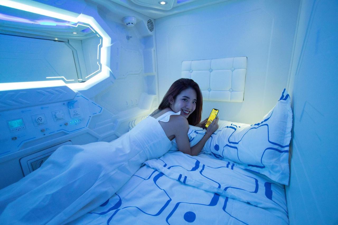 Jc Space Capsule Hotel Kuah Esterno foto